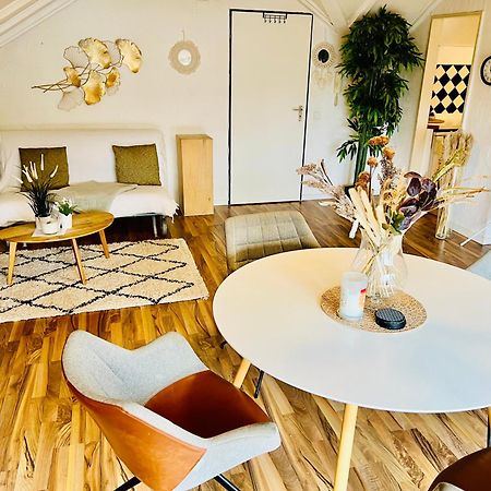 Grosse Dachgeschosswohnung Mit Kueche Und Badezimmer An Der Uniklinik Homburg Homburg  Bagian luar foto