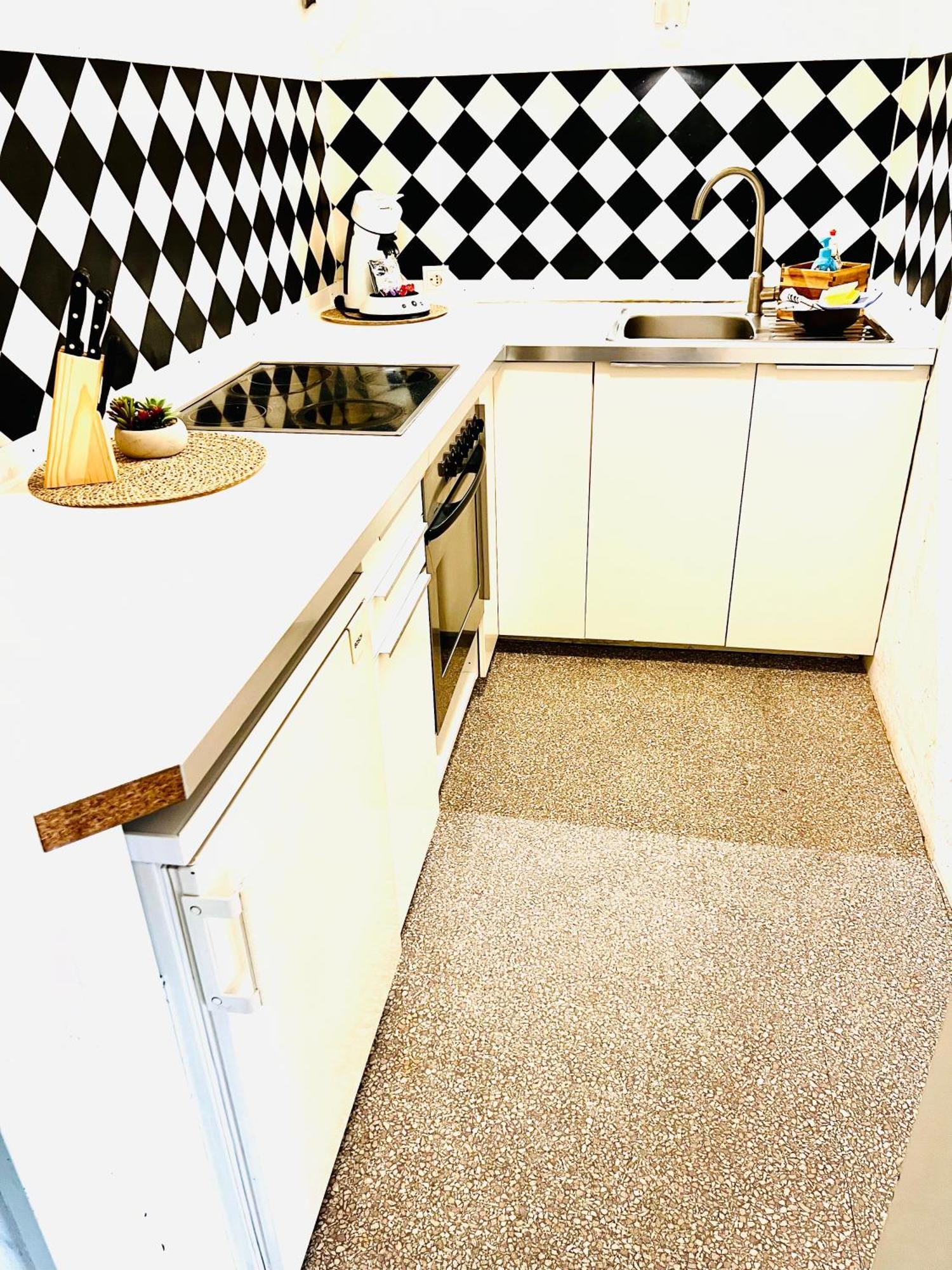 Grosse Dachgeschosswohnung Mit Kueche Und Badezimmer An Der Uniklinik Homburg Homburg  Bagian luar foto
