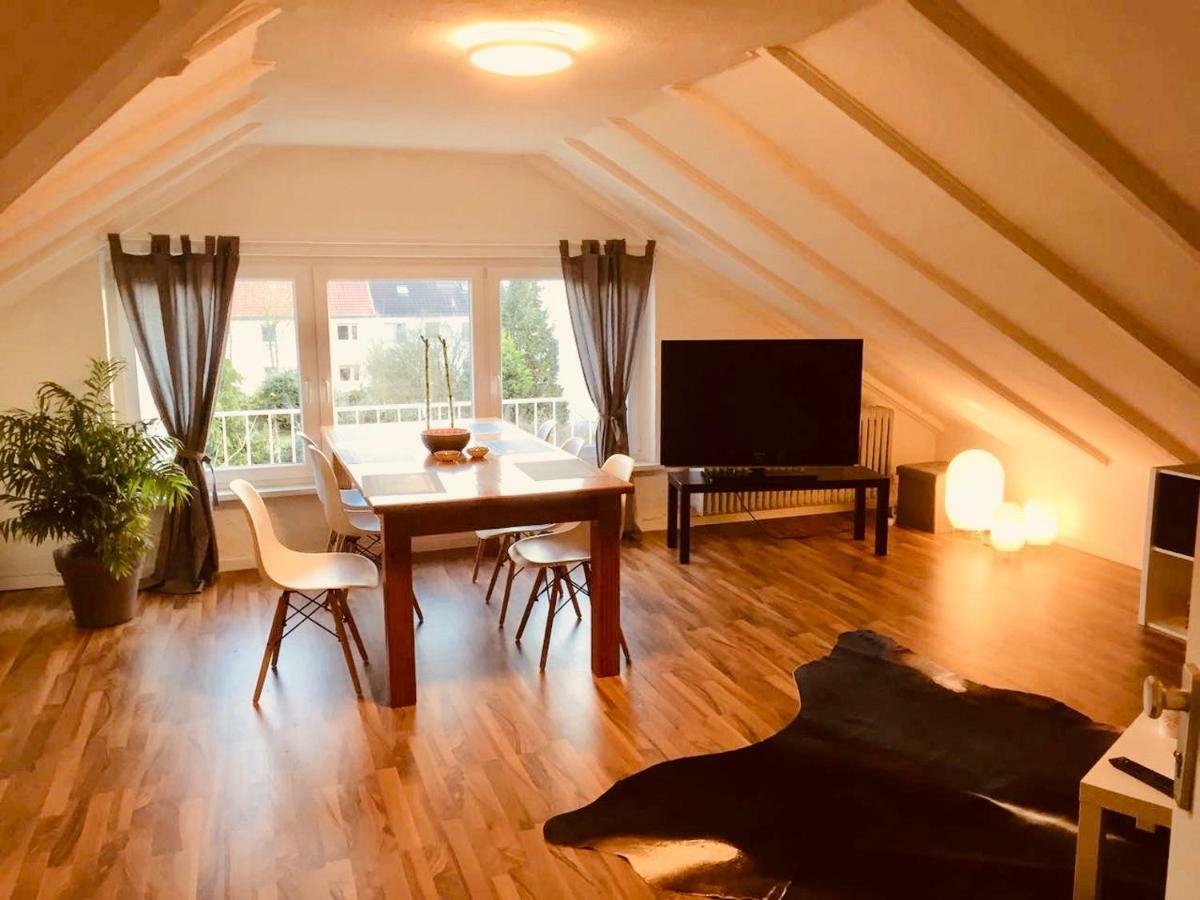 Grosse Dachgeschosswohnung Mit Kueche Und Badezimmer An Der Uniklinik Homburg Homburg  Bagian luar foto