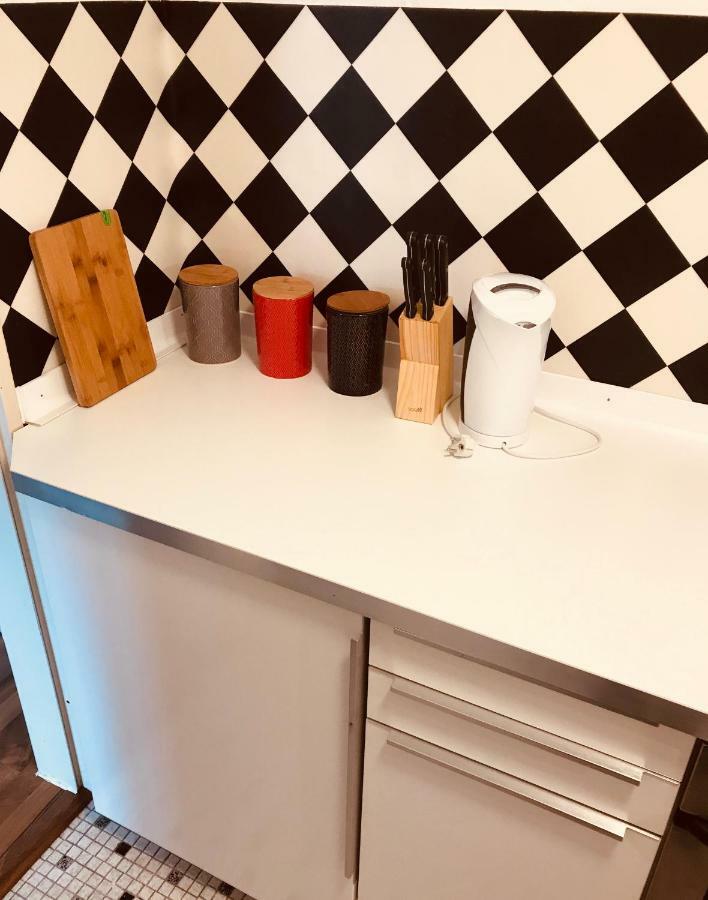Grosse Dachgeschosswohnung Mit Kueche Und Badezimmer An Der Uniklinik Homburg Homburg  Bagian luar foto